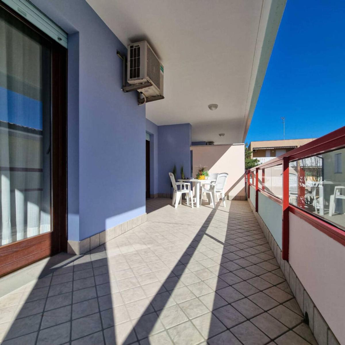 Two-room apartment with balcony and ac - Housity
