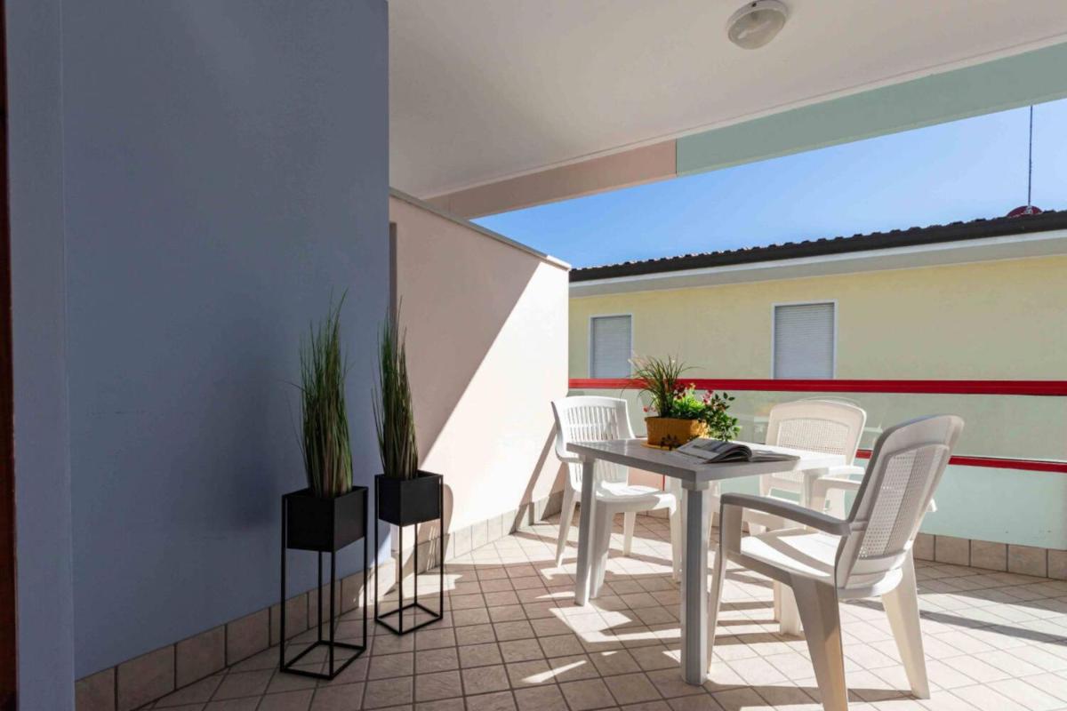 Two-room apartment with balcony and ac - Housity