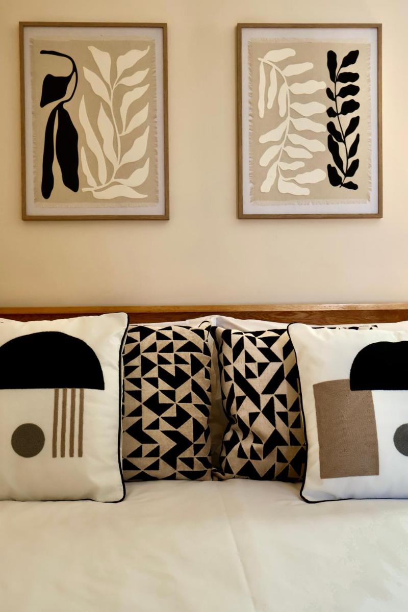 The Dove - Housity