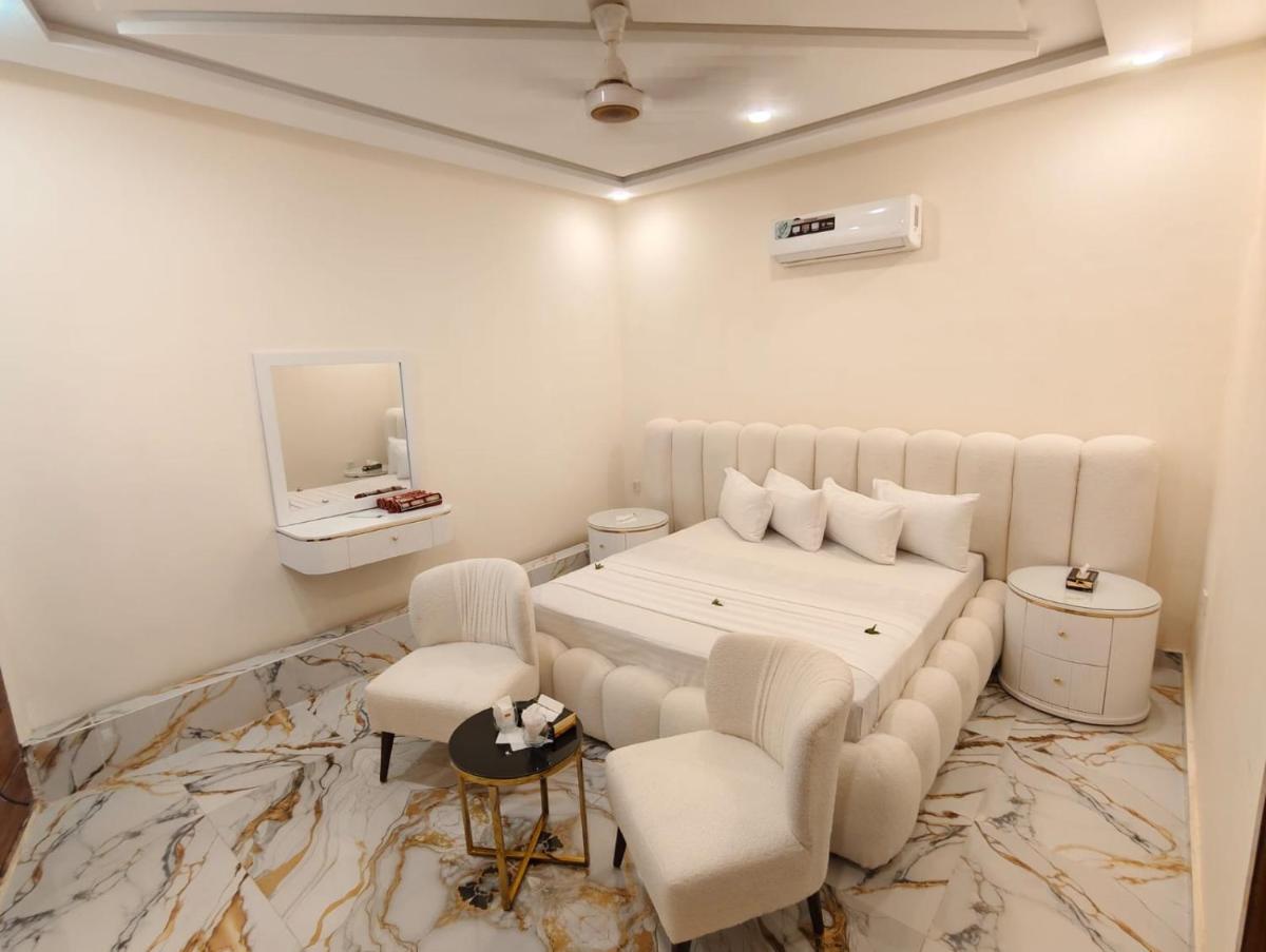Hotel DE Smart Multan - Housity