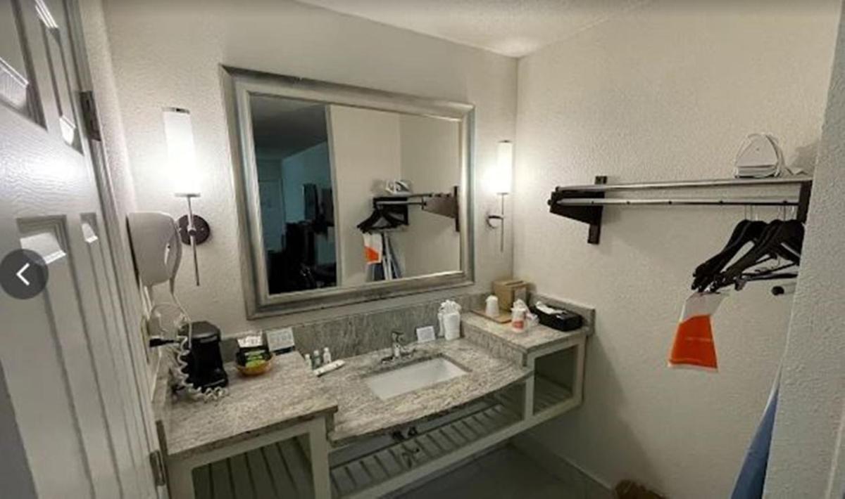 Quality Inn & Suites - Housity