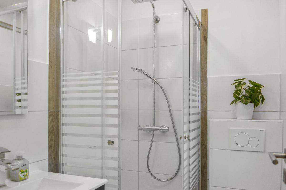 Apartment mit Terrasse und eigenem Eingang - Housity