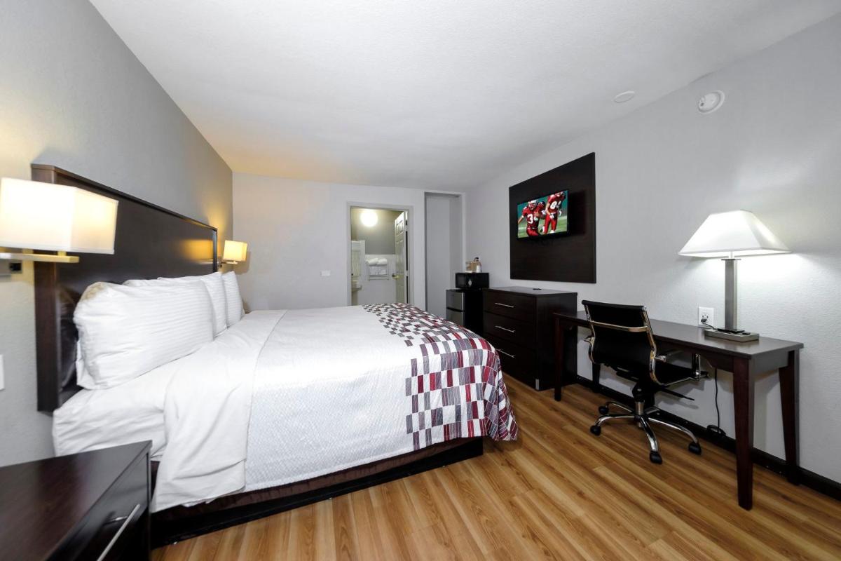 Red Roof Inn Arlington - Entertainment District - Housity