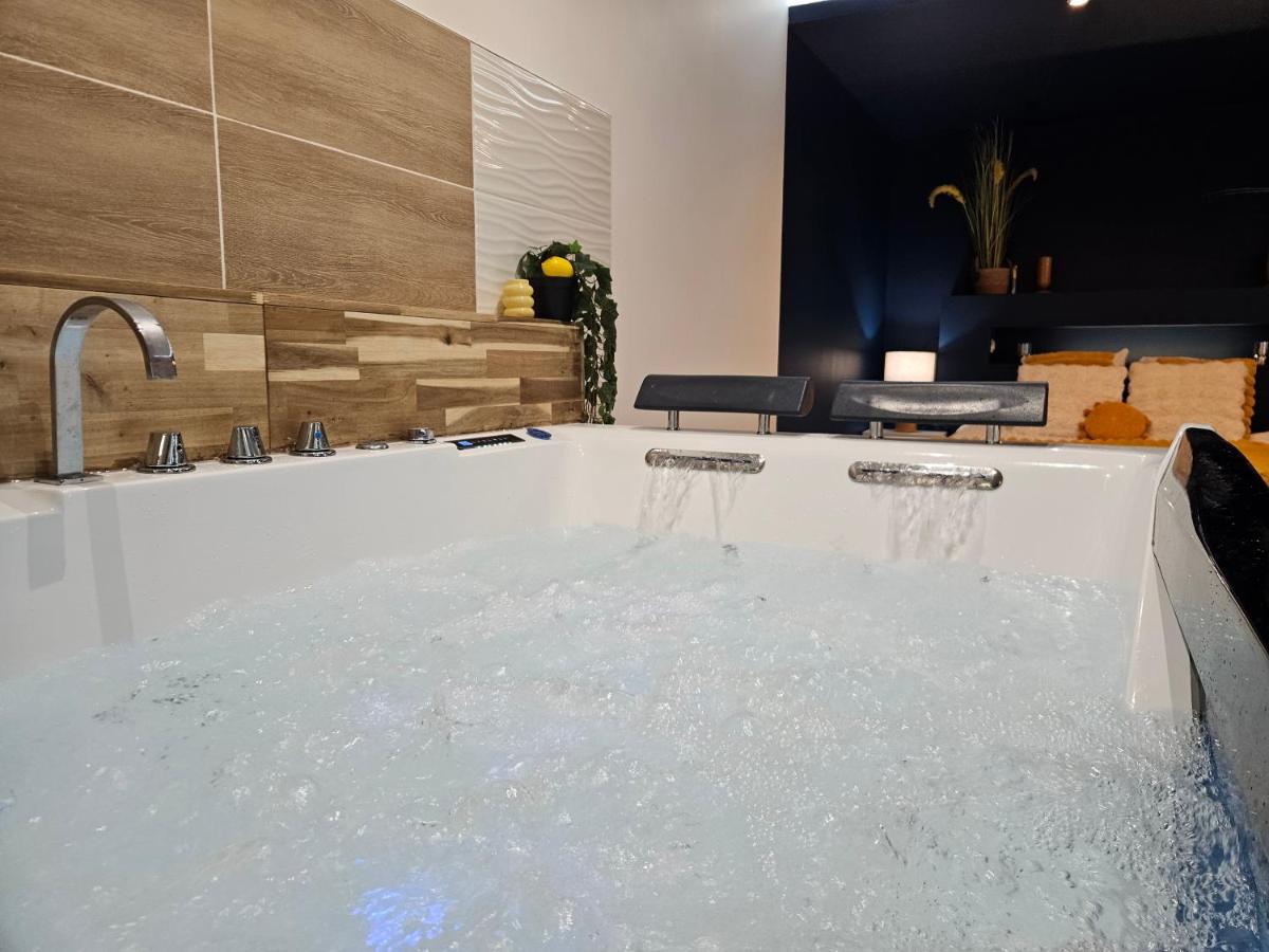 Studio Cocon love room spa privatif - Housity