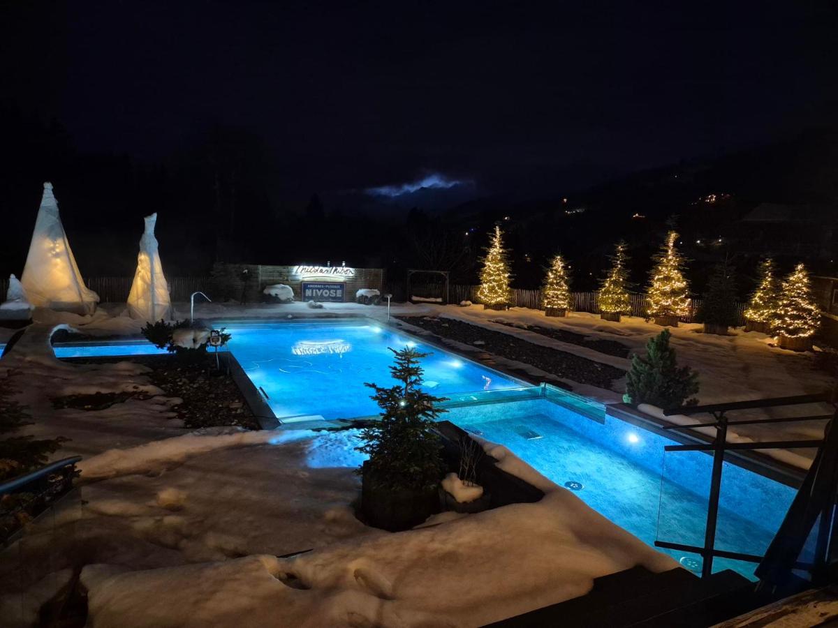 Piscine de l'établissement Hôtel Le Labrador 1971 ou située à proximité
