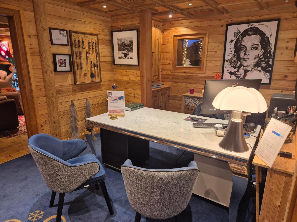 Coin salon dans l'établissement Hôtel Le Labrador 1971
