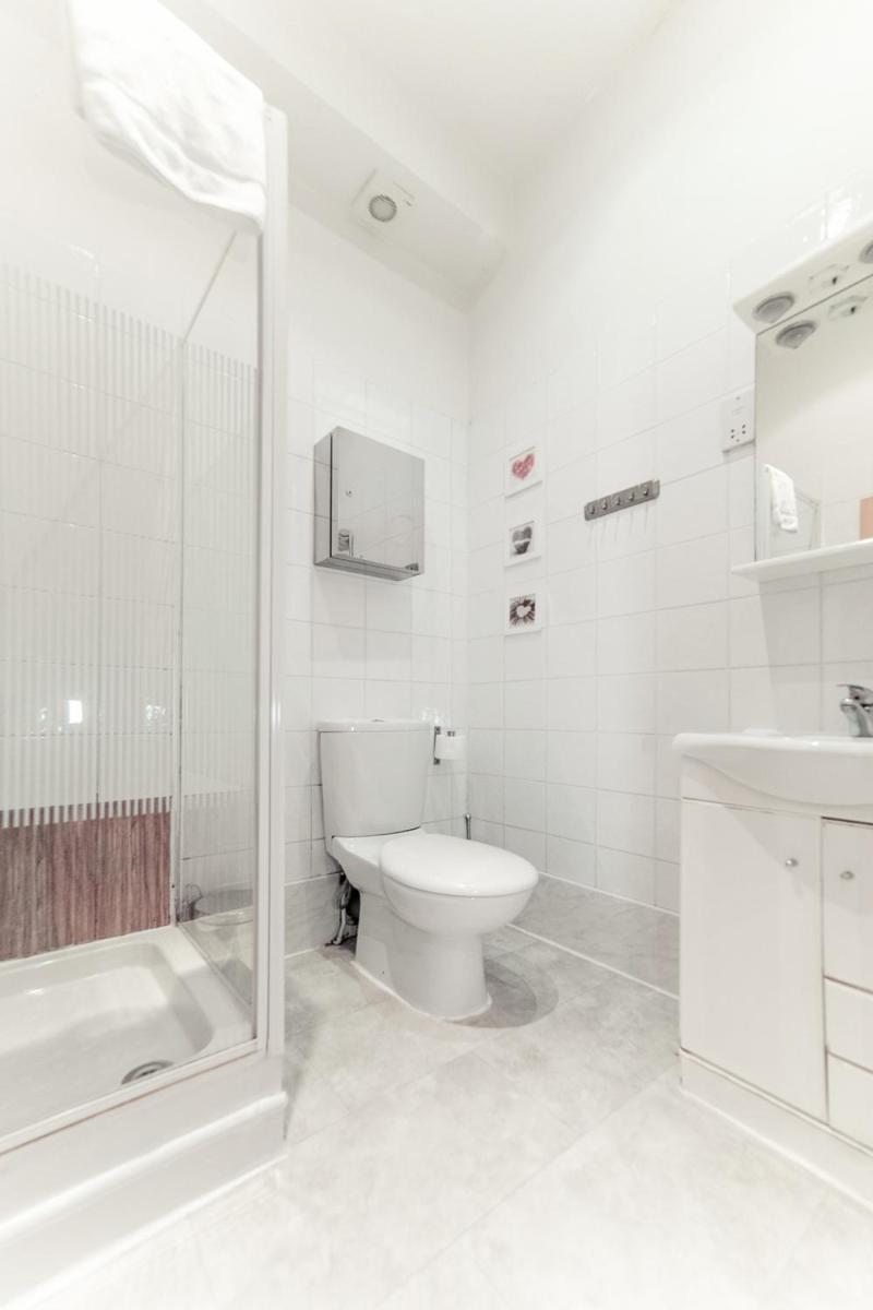 Imperial Court Studios - Housity