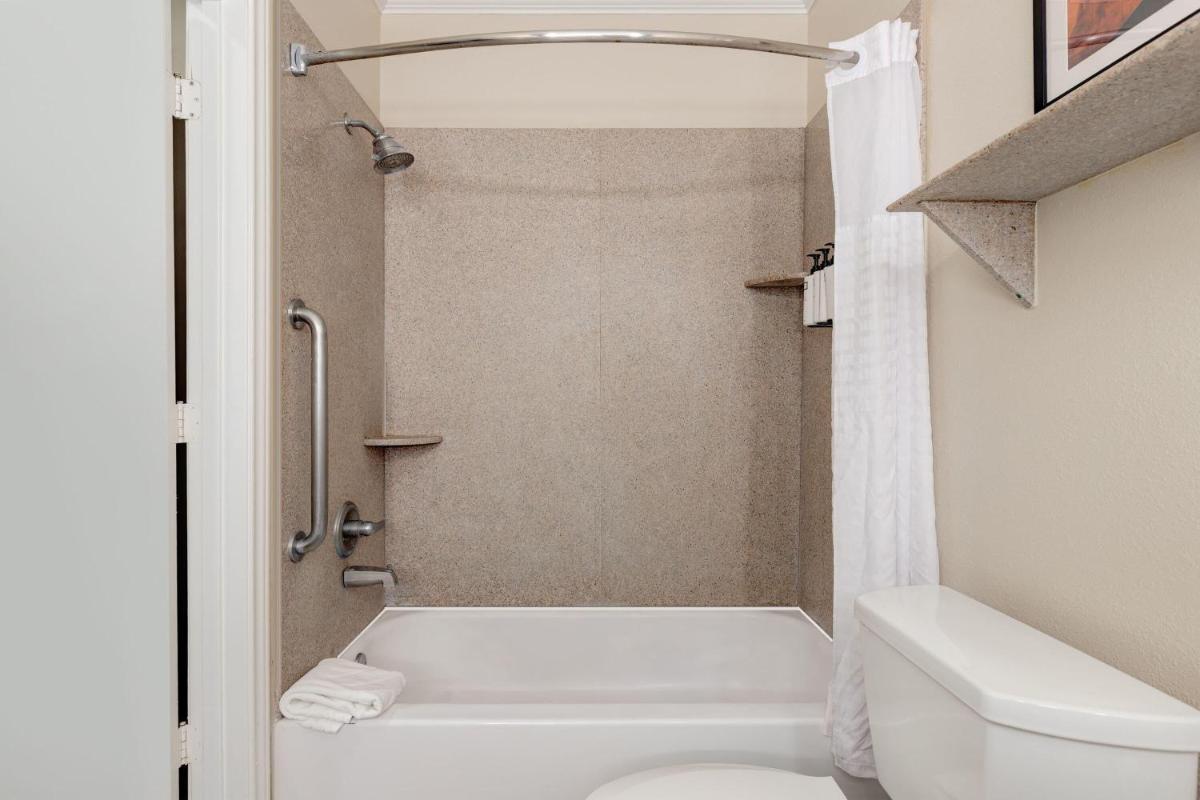 Wyndham Lake Charles - Housity
