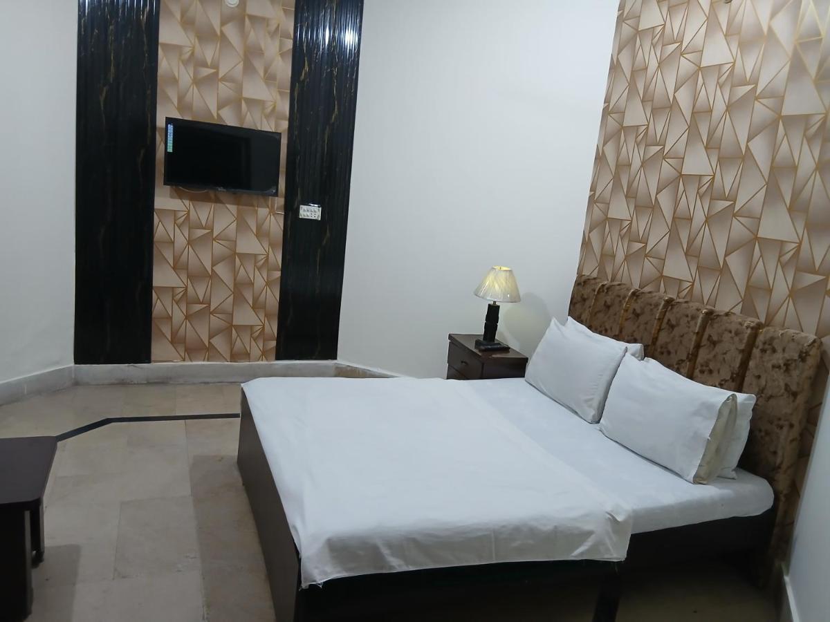 Regal Guest House - Housity