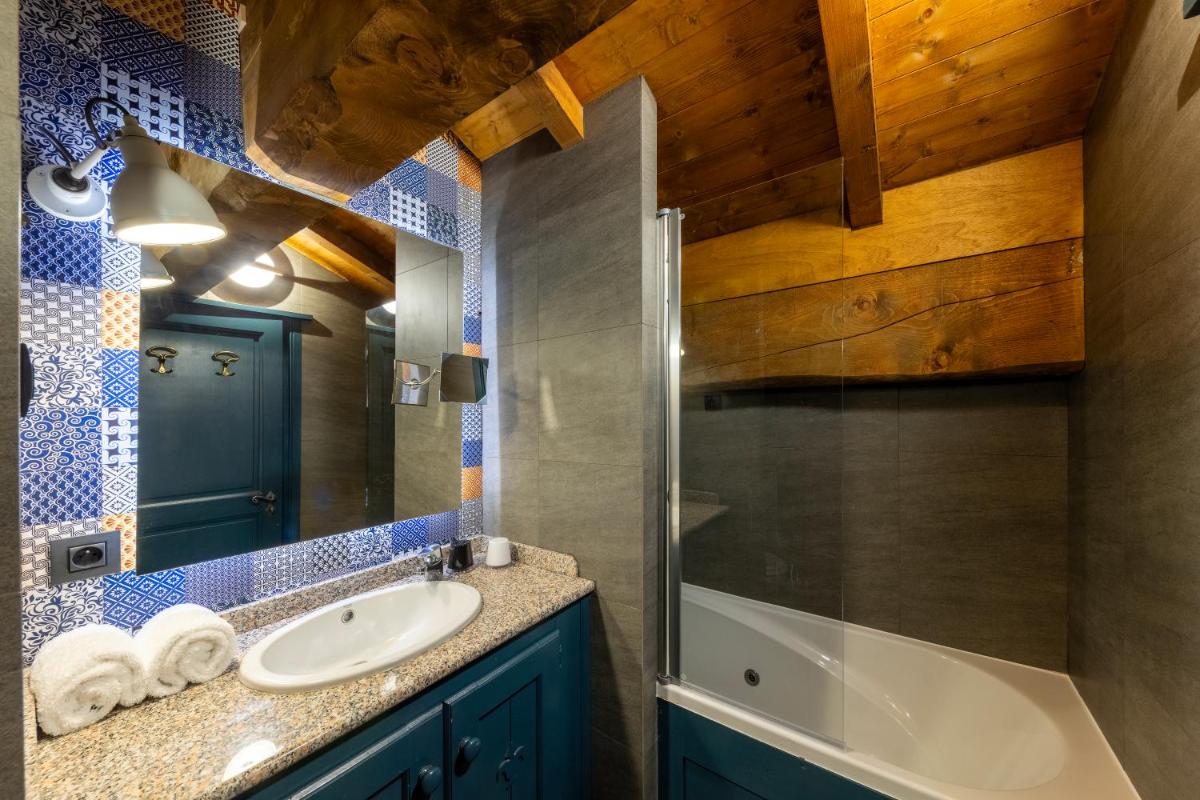 Salle de bains dans l'établissement Hôtel Village Montana by Les Etincelles