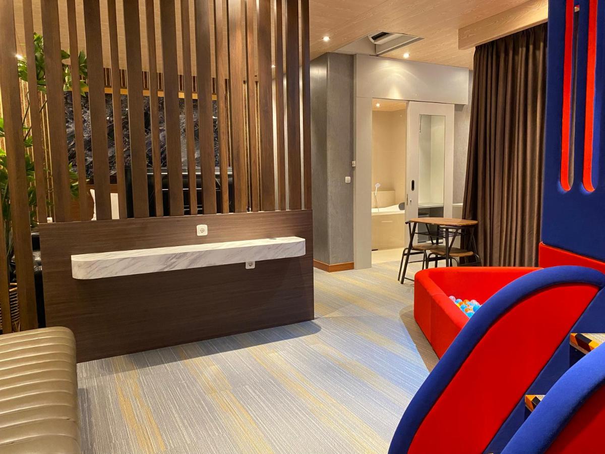 Avery De Grand City Hotel Bandung - Housity