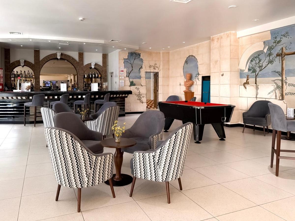 Uma área de estar em Luna Hotel da Oura