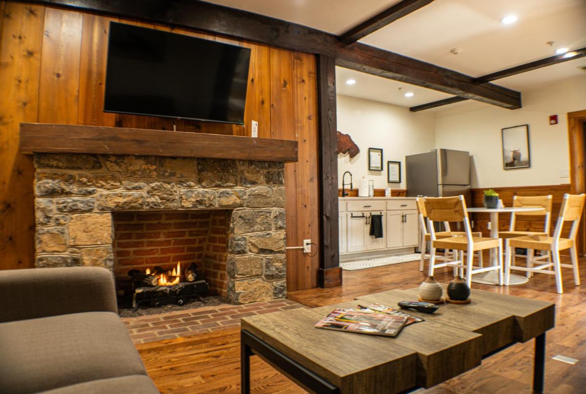Chimney Hill Estate Inn - Housity