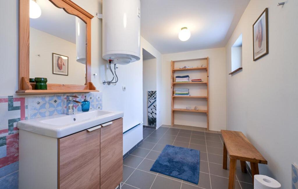 Holiday Home Luka 10 - Housity