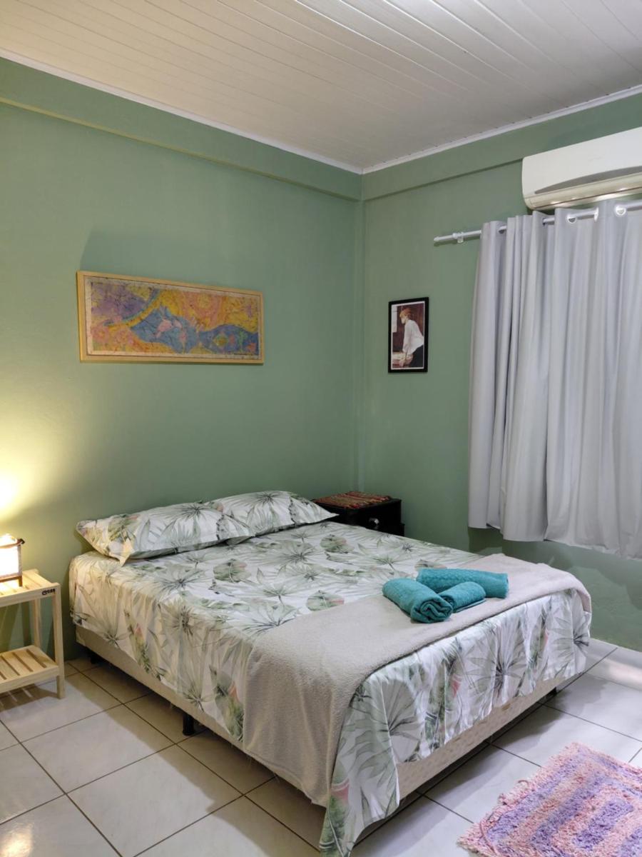 Casa aconchegante térrea à 3min de carro do centro e praia central - Housity