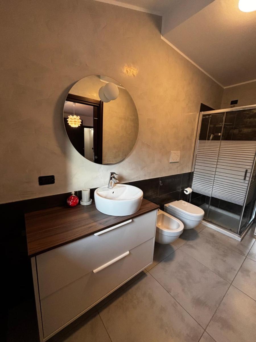 Modern Apartment with Balcony 2 Bedrooms & 2 Bathrooms near Cremona Fair - Housity