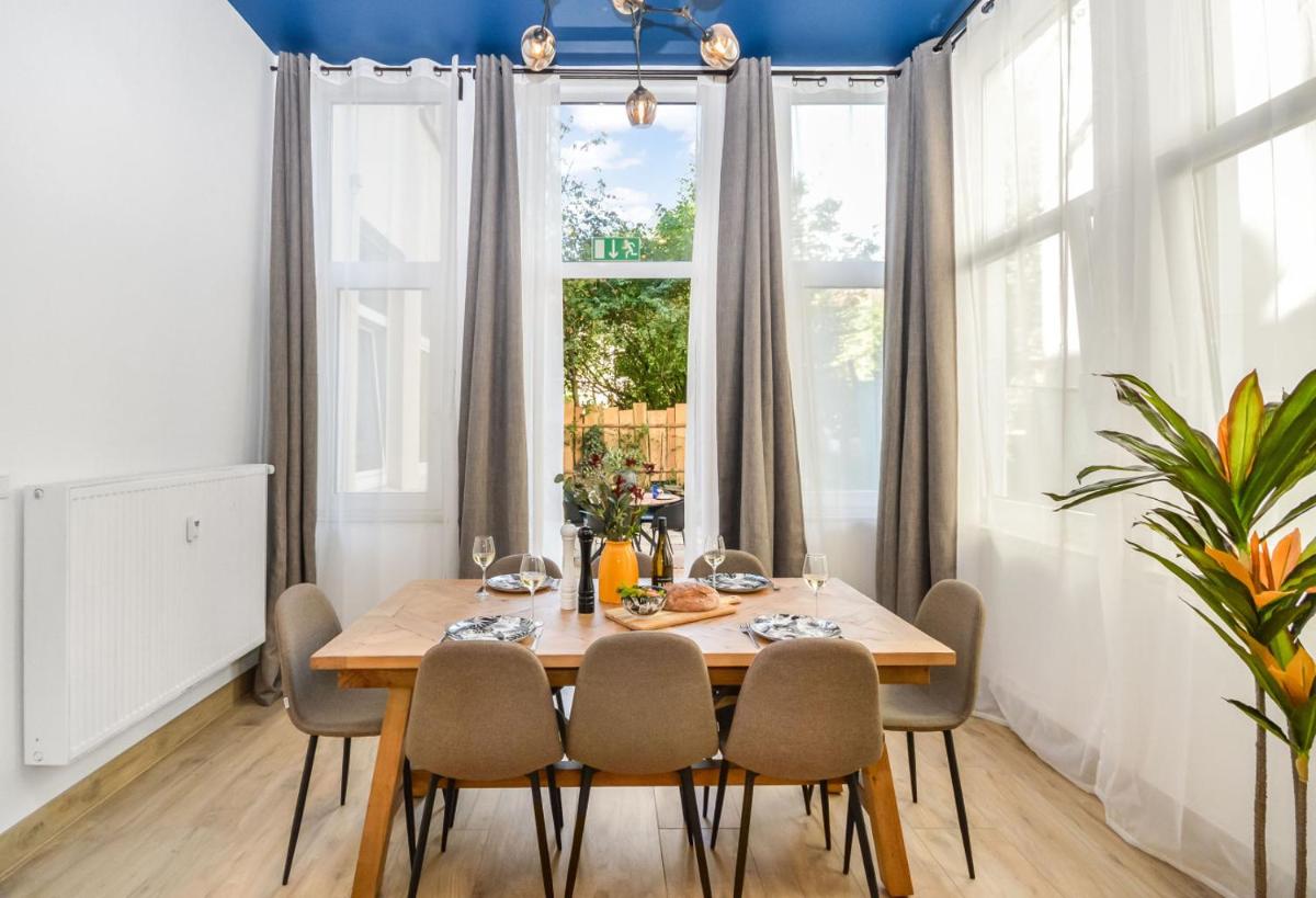 Luxuriöses Penthouse mit Dachterrasse & Massagesessel EM-APARTMENTS DEUTSCHLAND - Housity