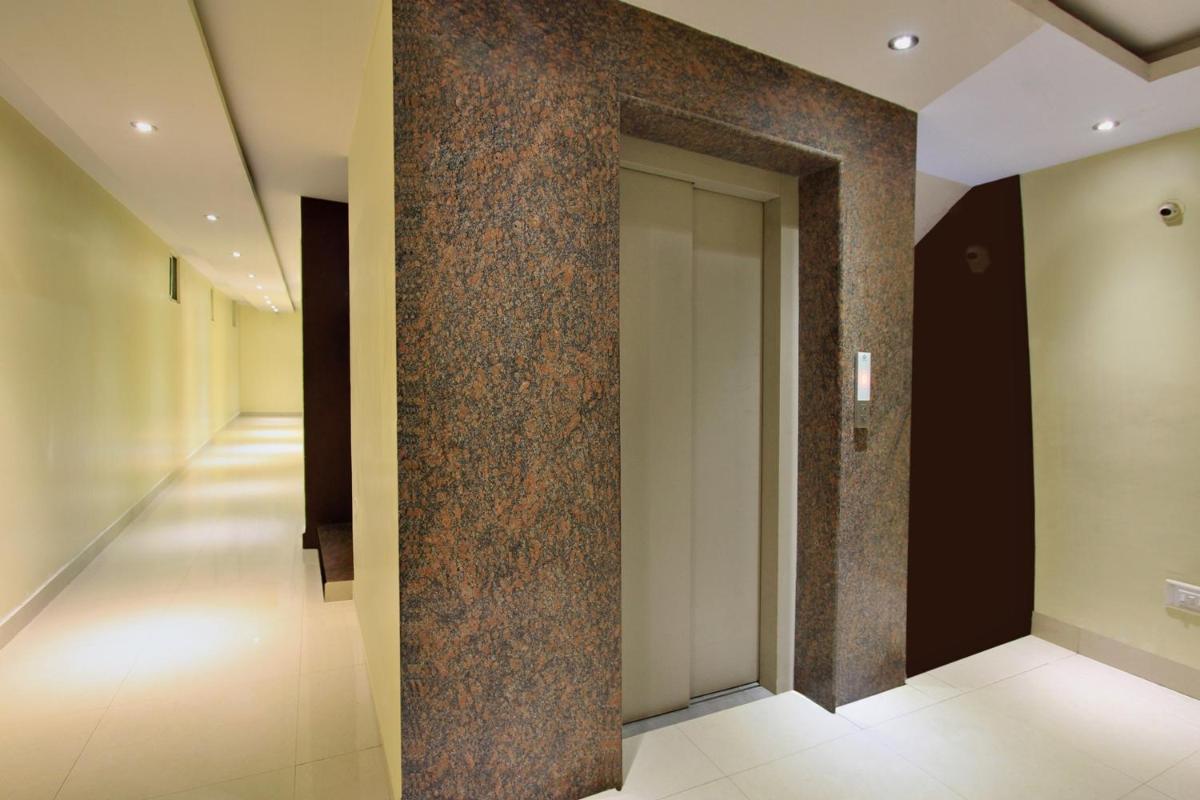 Hotel MB International - Housity