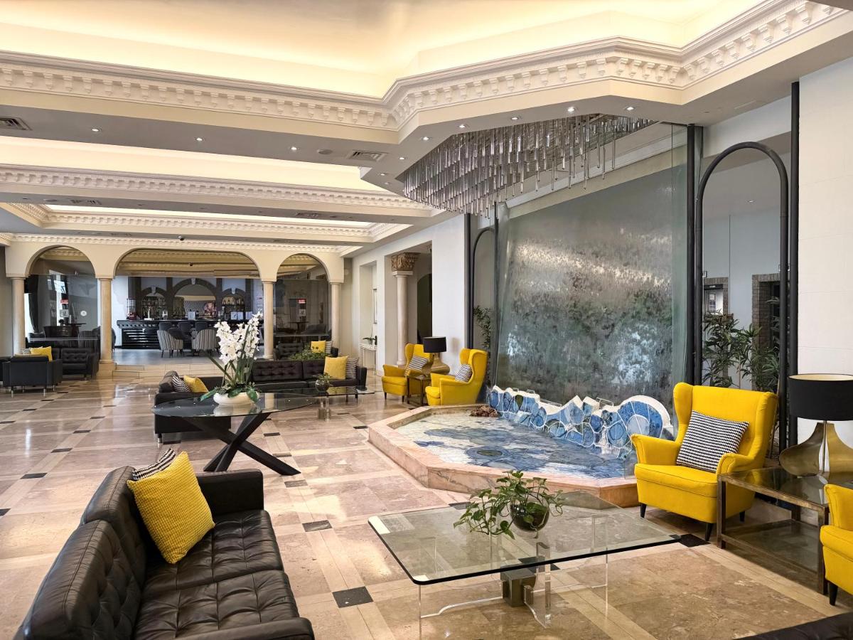 Uma área de estar em Luna Hotel da Oura