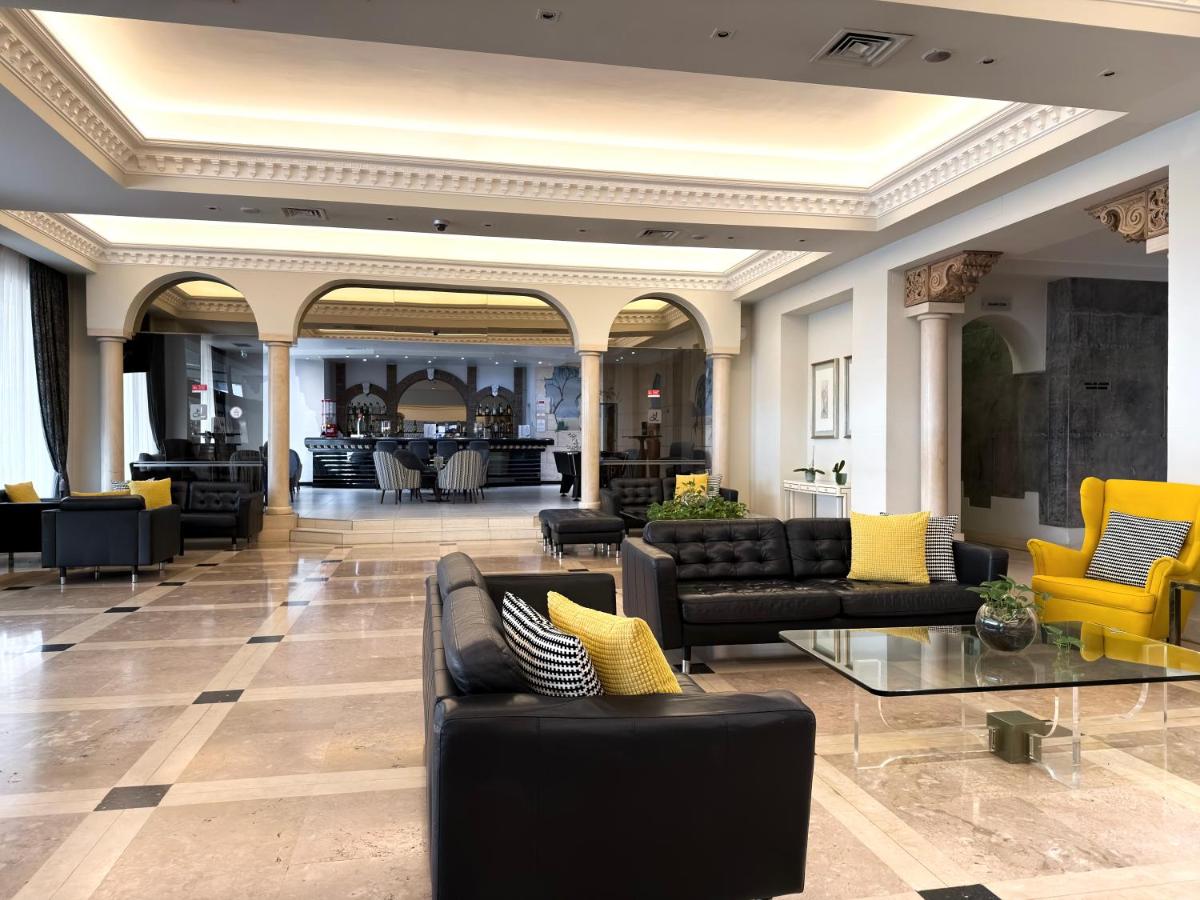 Uma área de estar em Luna Hotel da Oura
