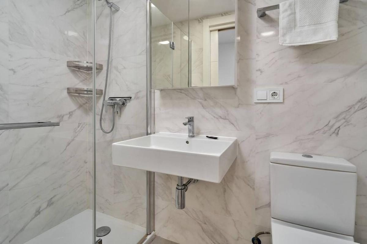 Luxurious Two Bed - Housity