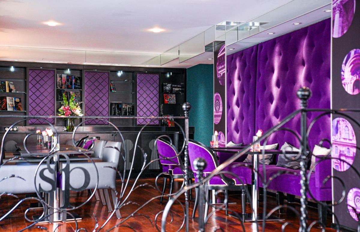 Coin salon dans l'établissement Secret de Paris - Hotel & Spa