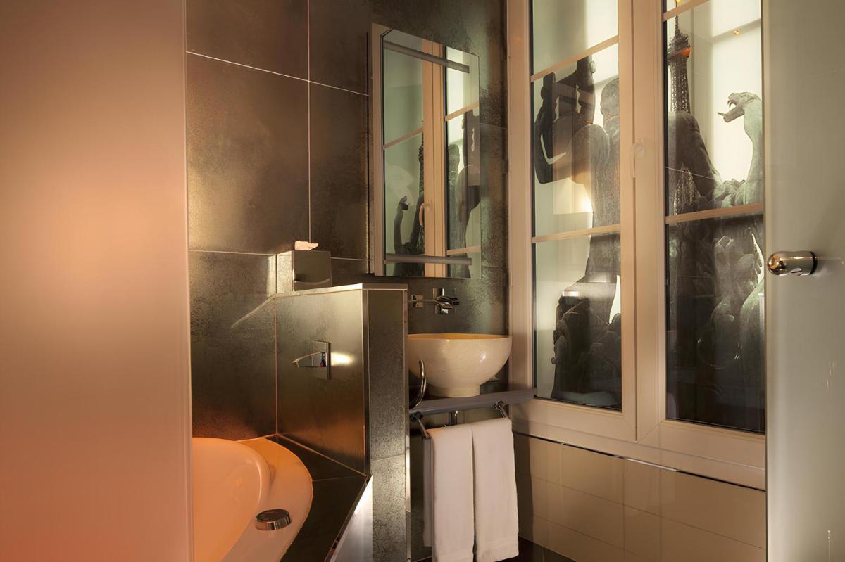 Salle de bains dans l'établissement Secret de Paris - Hotel & Spa
