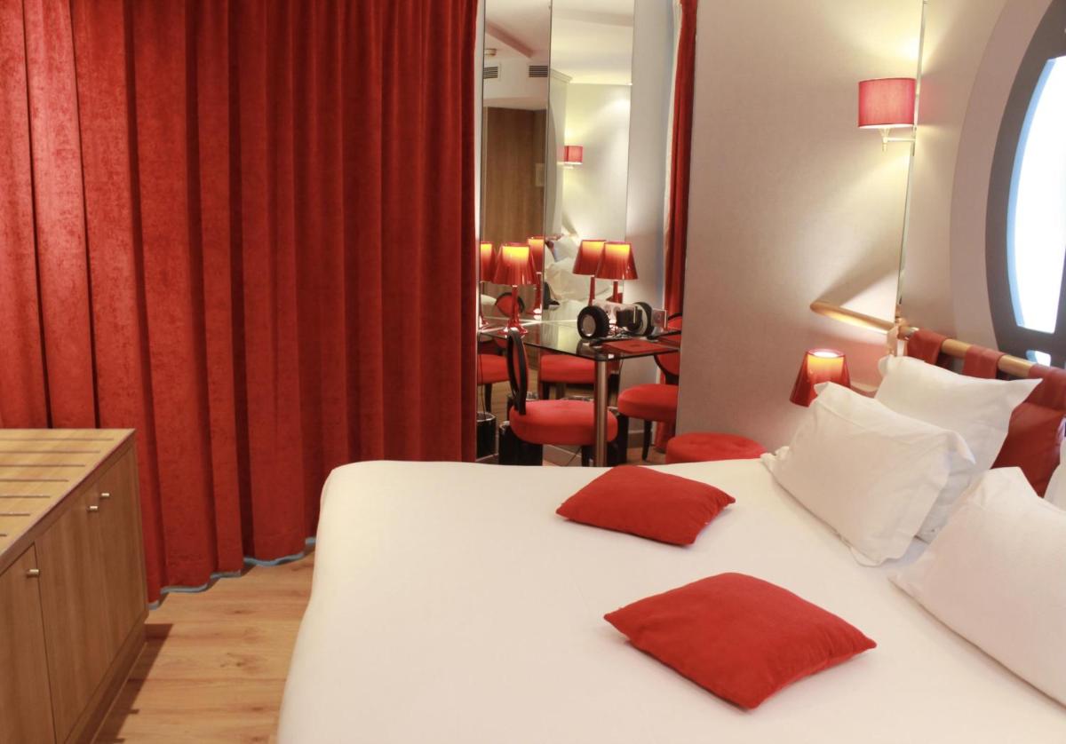 Un ou plusieurs lits dans un hébergement de l'établissement Secret de Paris - Hotel & Spa