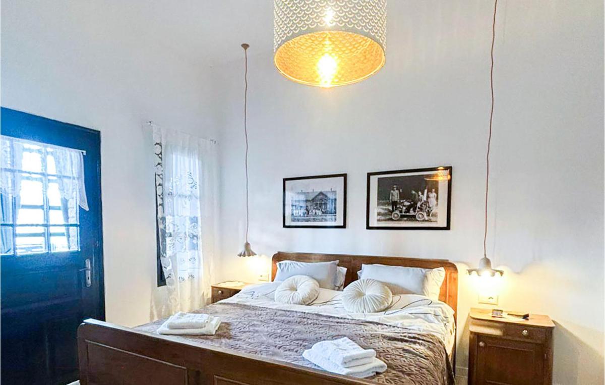 Stunning Home In Petrijevci - Housity