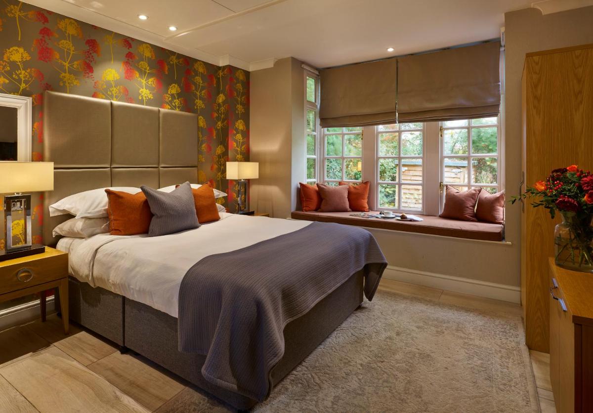 Langshott Manor - Luxury Hotel Gatwick - Housity