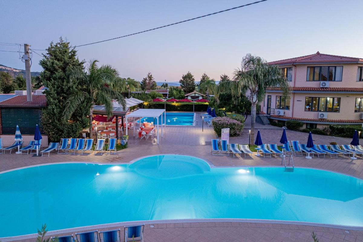 Club Esse Aquilia Beach Village - Housity