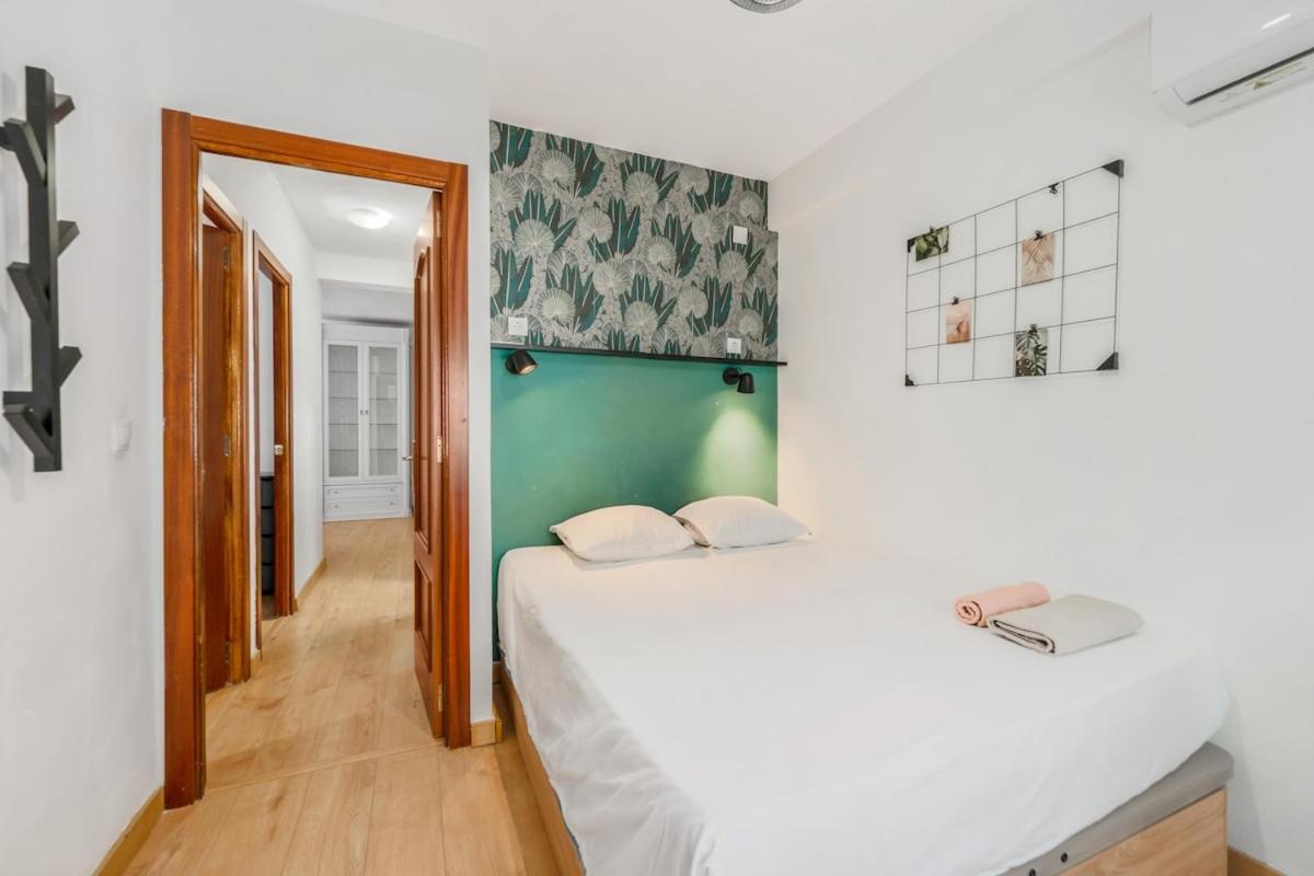 Bright & Spacious Apartment Near the Beach - Housity