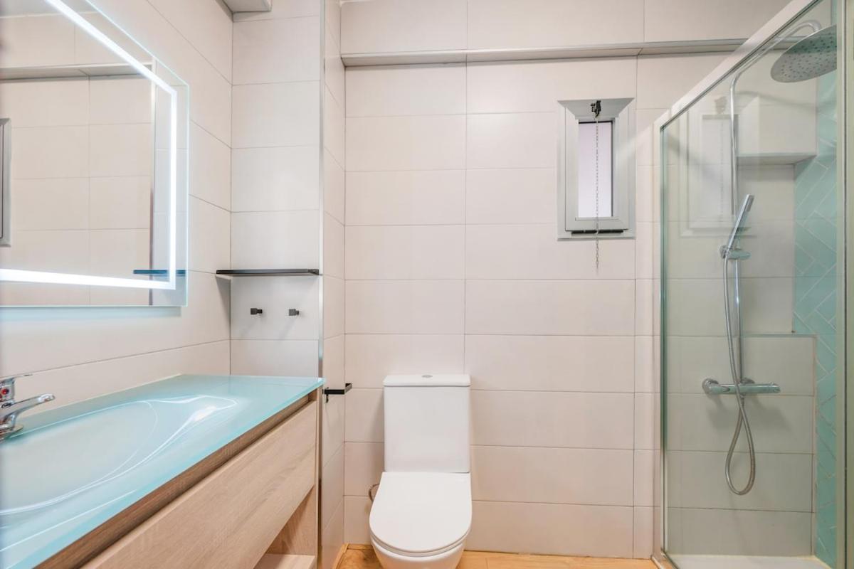 Bright & Spacious Apartment Near the Beach - Housity