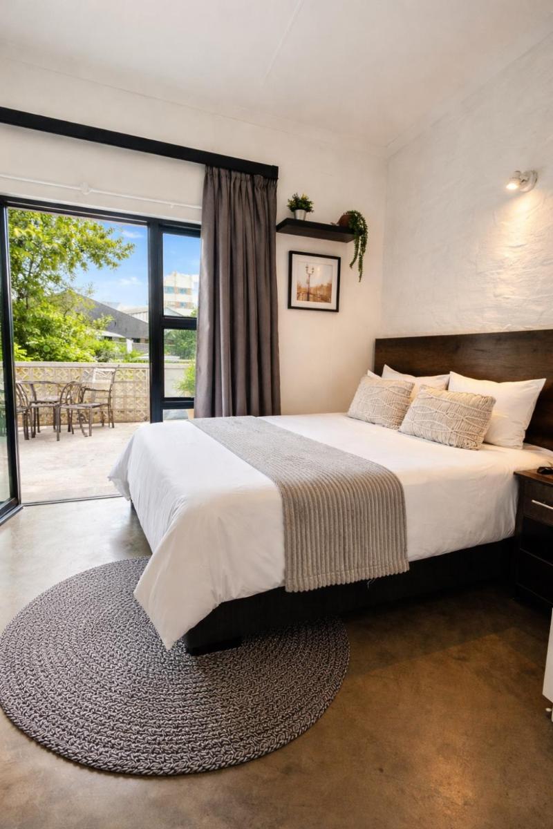 City Living Apartment 119 - Fibre WiFi, washing machine & sunny balcony - Housity
