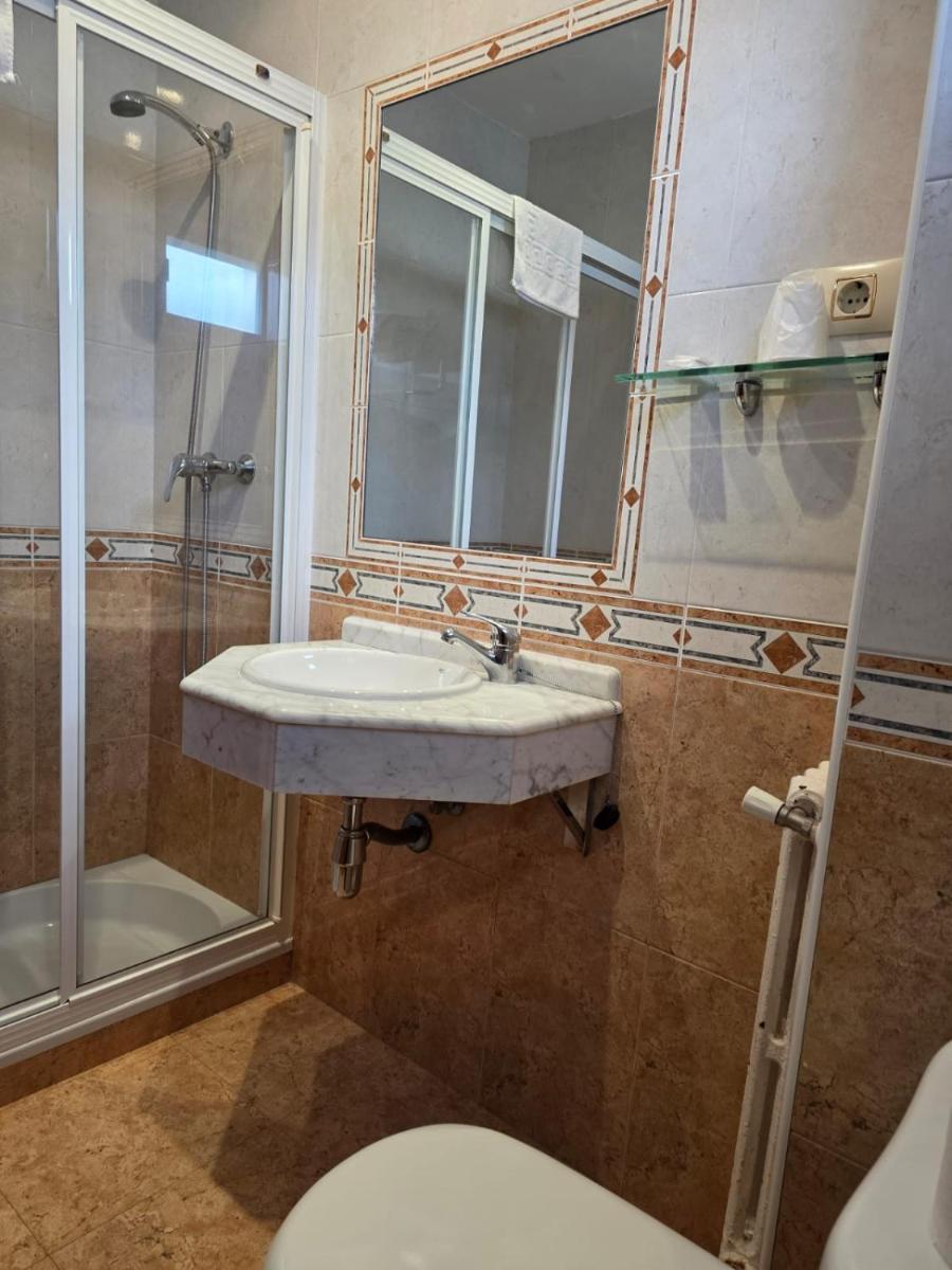Hotel Espada a 174km de Santiago de Compostela - Housity