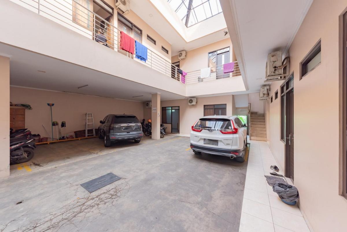 RedDoorz Syariah near Exit Toll Subang - Housity