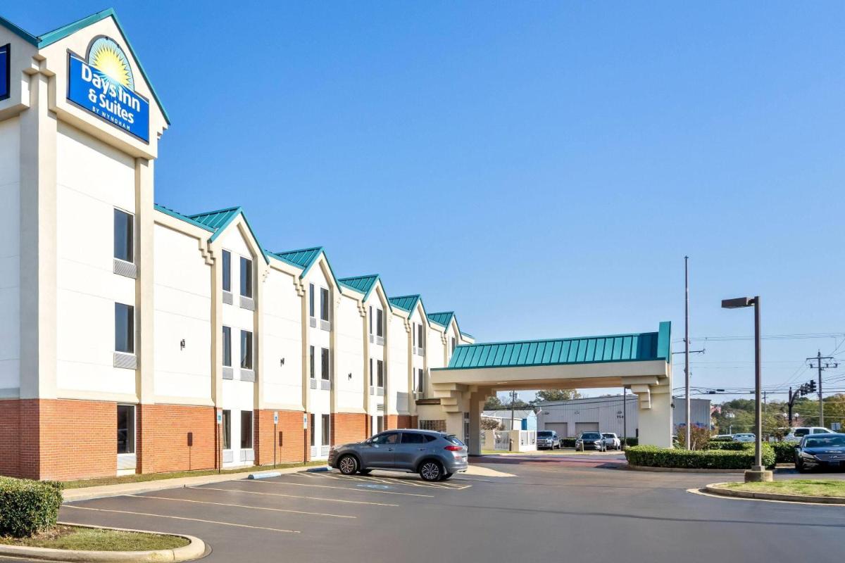 Days Inn & Suites by Wyndham Ridgeland - Housity