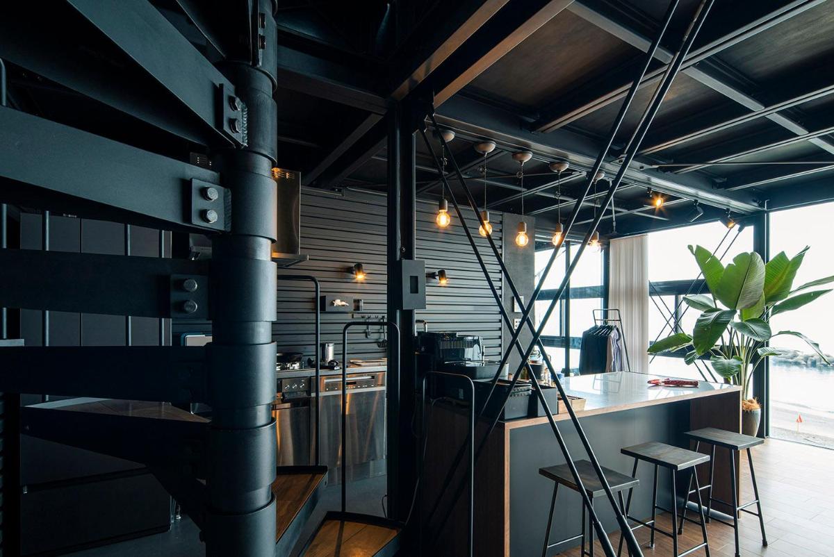 Yokosuka Sky Grey -横須賀のビーチフロントベース- - Housity