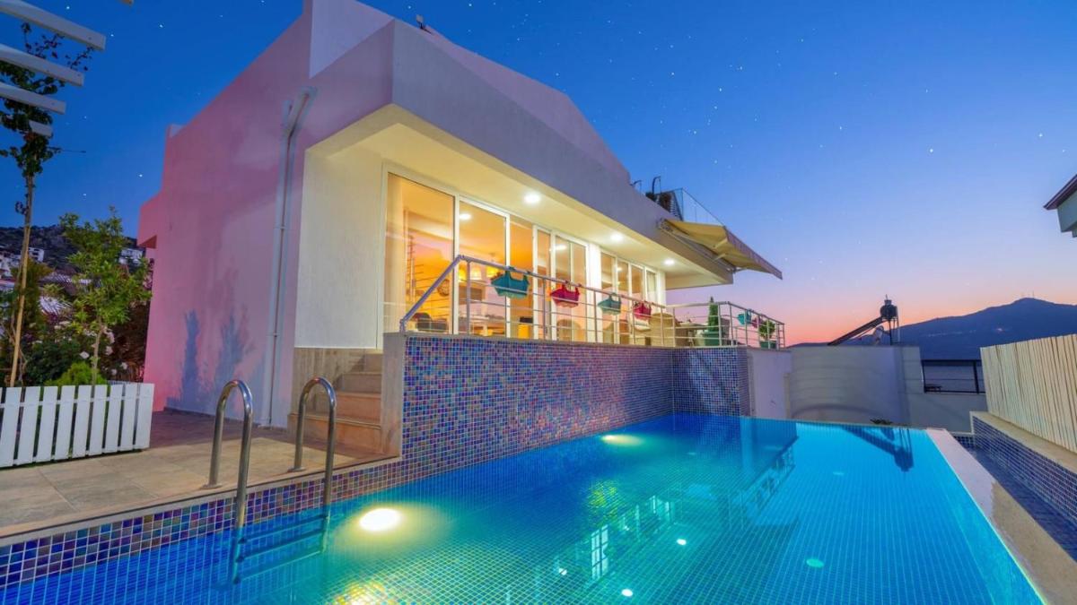 Kışla 4 bedroom seaview villa with private pool - Housity
