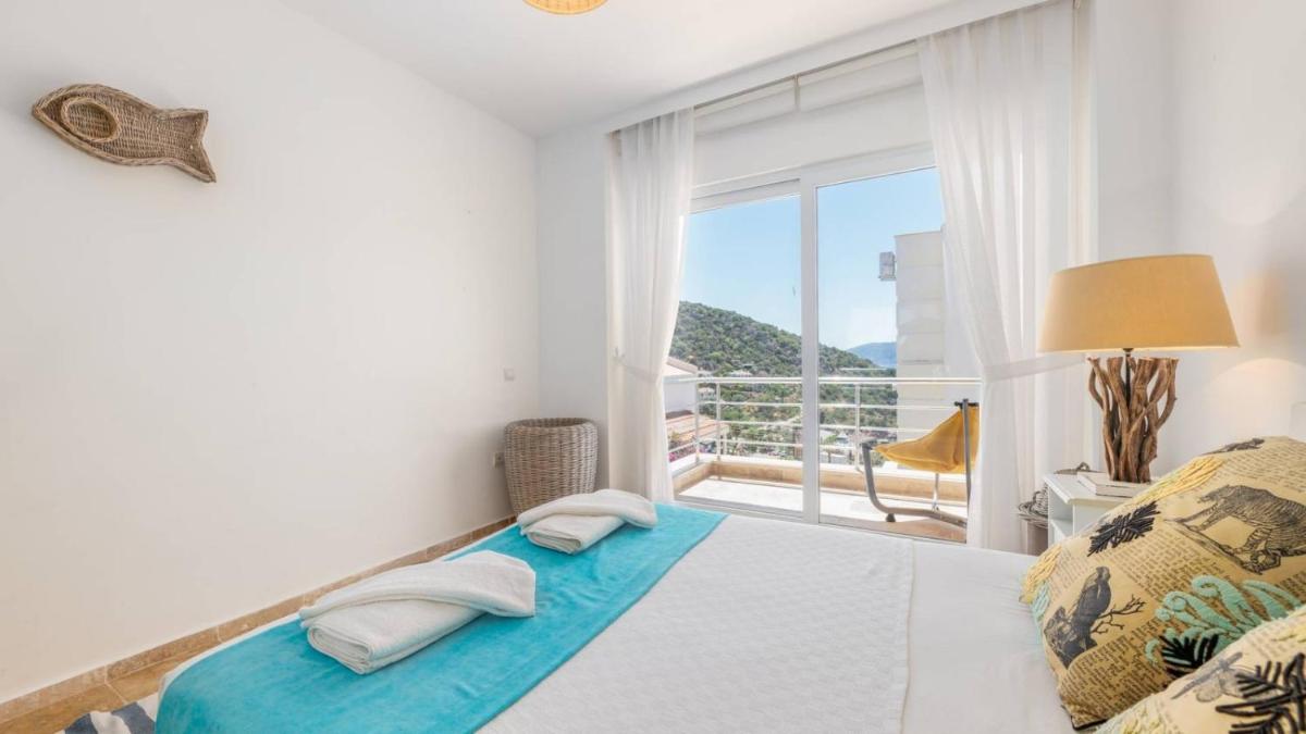 Kışla 4 bedroom seaview villa with private pool - Housity