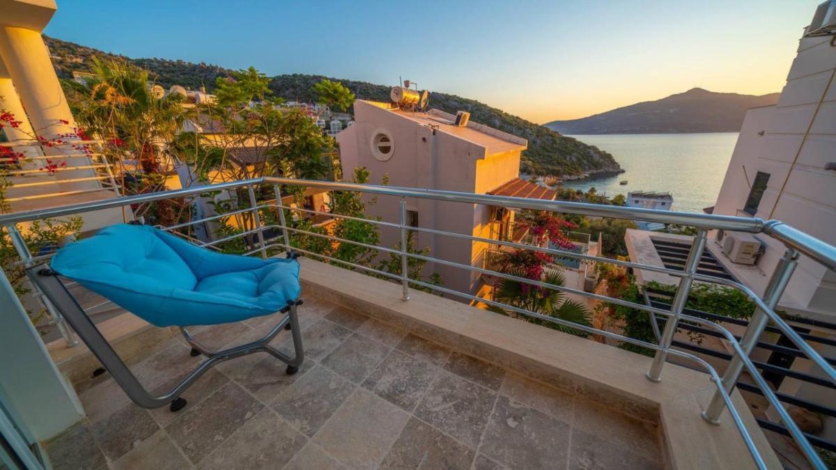 Kışla 4 bedroom seaview villa with private pool - Housity