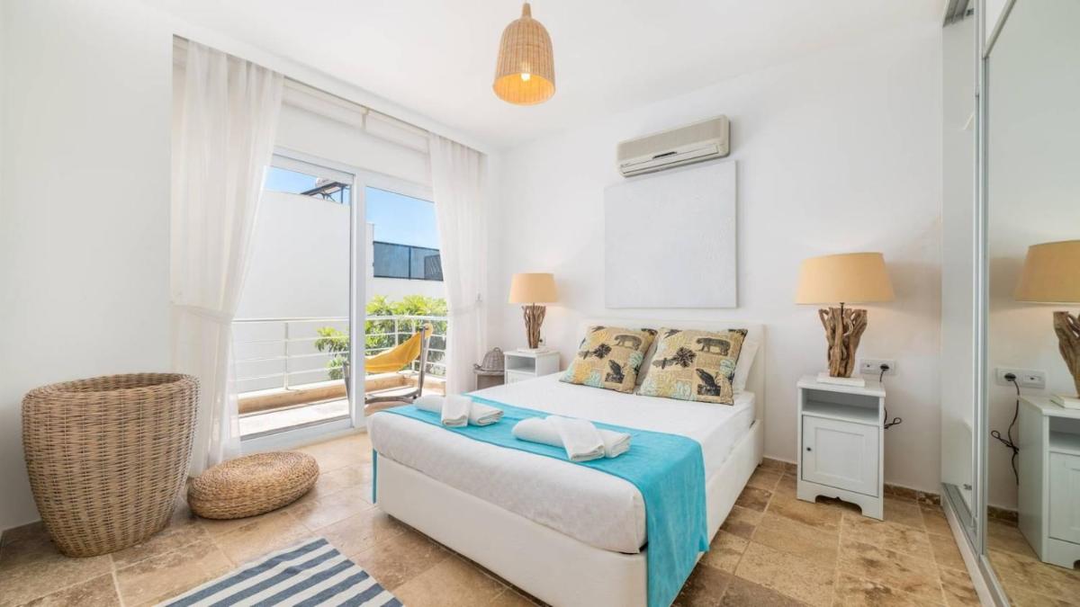 Kışla 4 bedroom seaview villa with private pool - Housity