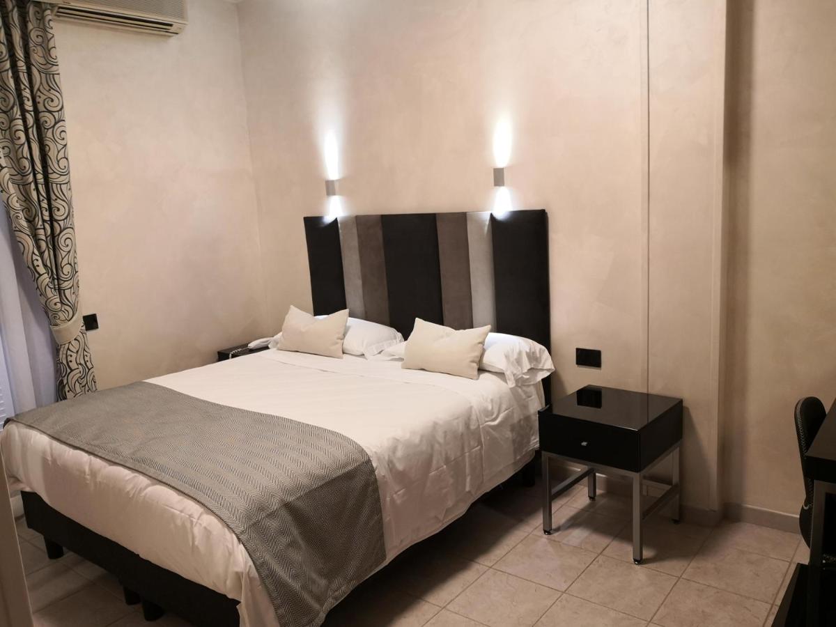 Hotel Rimini - Housity