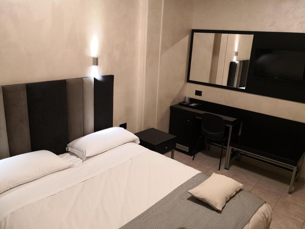 Hotel Rimini - Housity