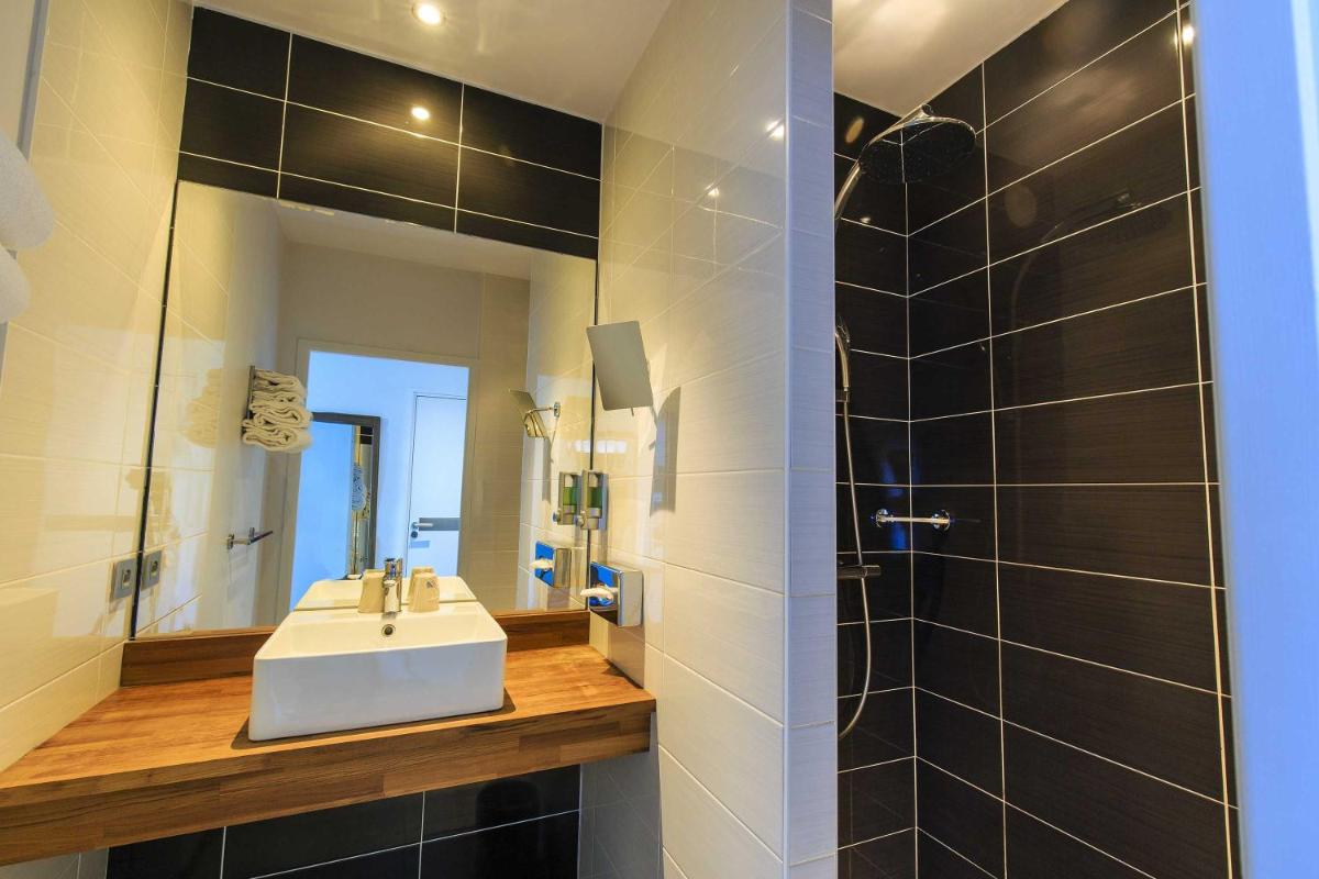 Salle de bains dans l'établissement Best Western Hôtel Garden and Spa