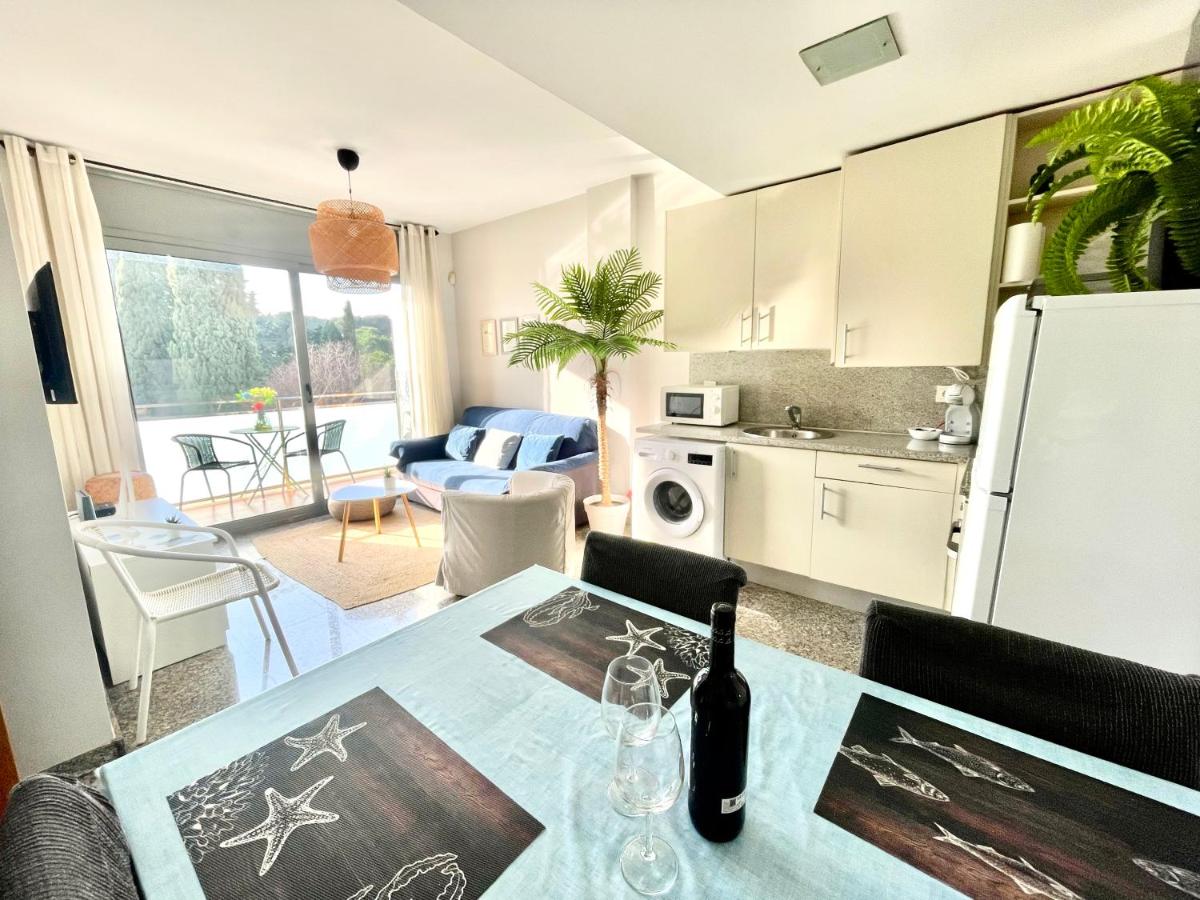 BEACH&POOL, Boutique Apartament with free parking, full equipped in Fenals Beach - Hizvo