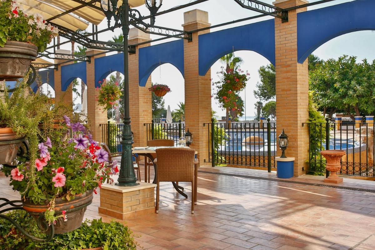 Un balcón o terraza de Hotel La Laguna Spa & Golf