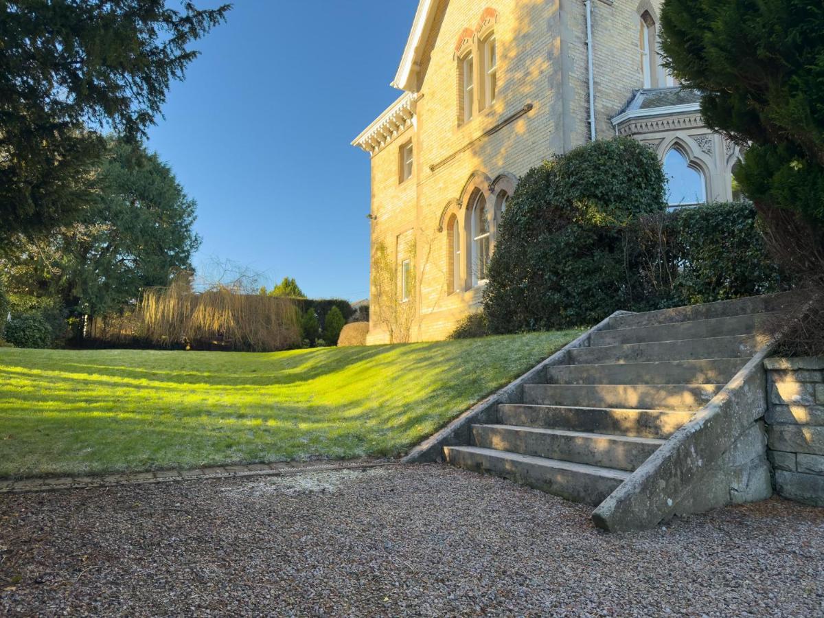 Eden Mount, Wetheral, characteful, spacious home overlooking village green, close to M6 - Housity