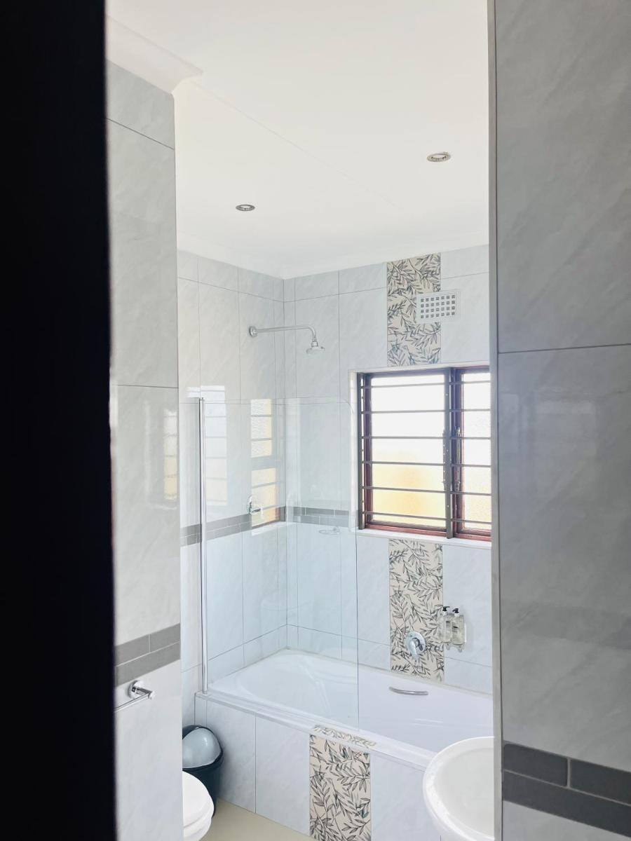 Langelihle- Margate Accommodation - Housity