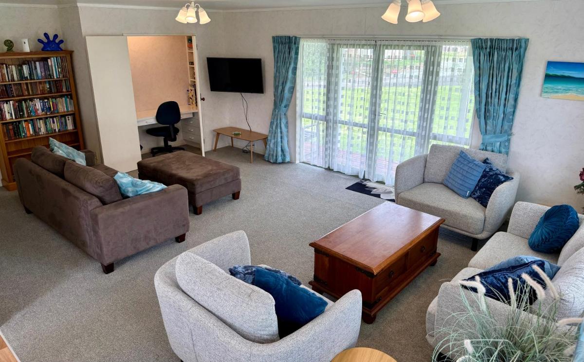 Waihi Getaway - Waihi Beach Holiday Home - Housity